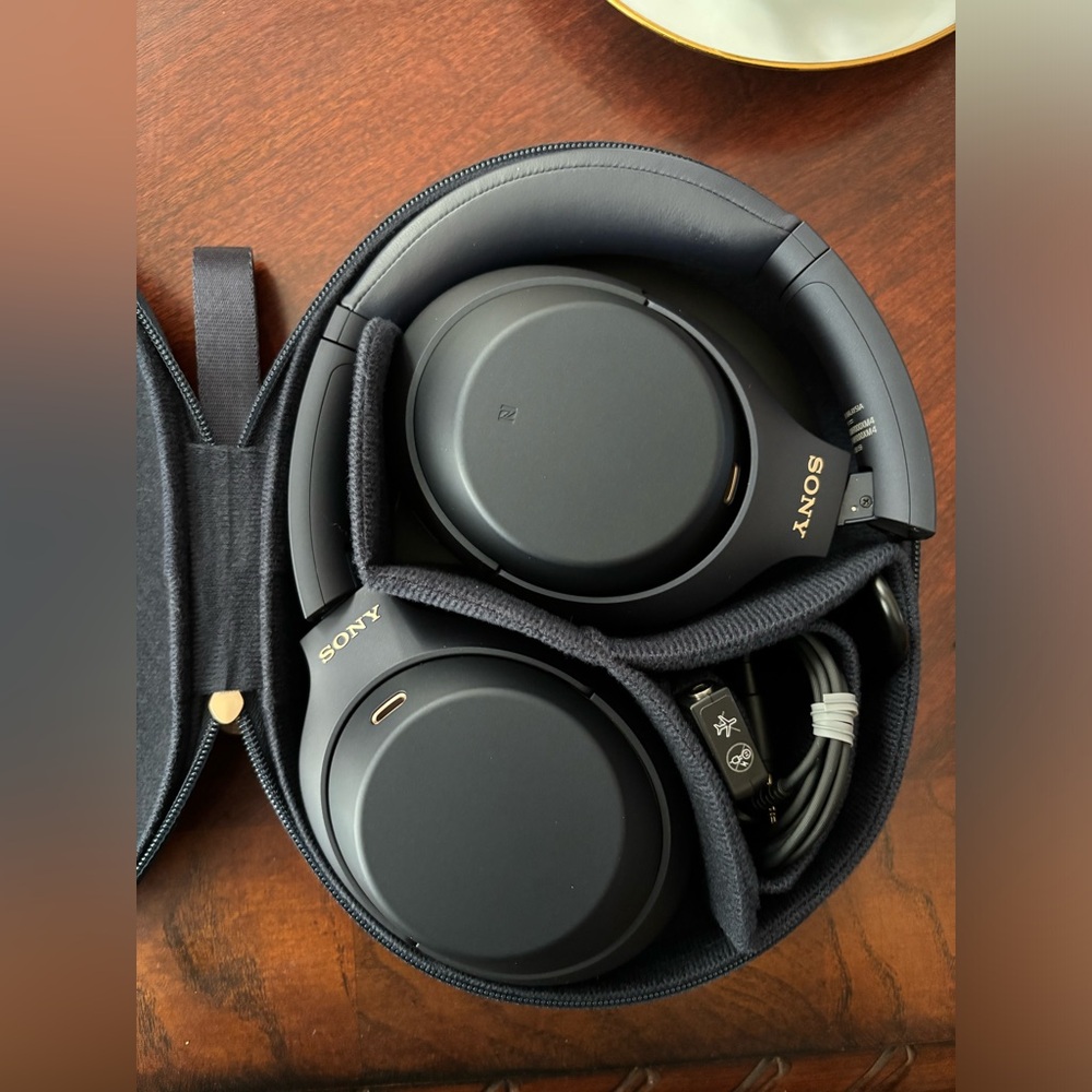Sony WH-1000xm4 Wireless Noise Cancelling Over the Ear Headphones in Midnight